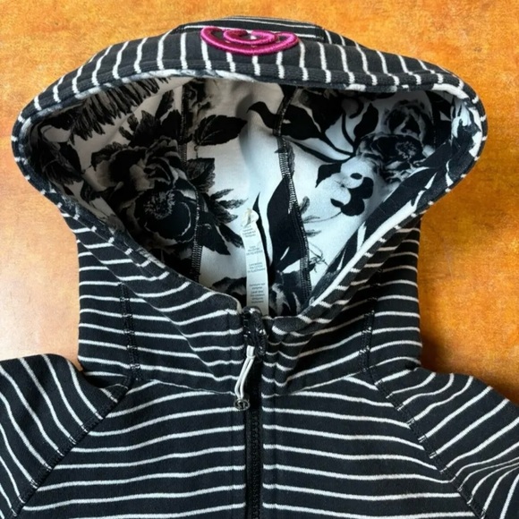 Lululemon size 6 hoodie - Picture 2 of 3